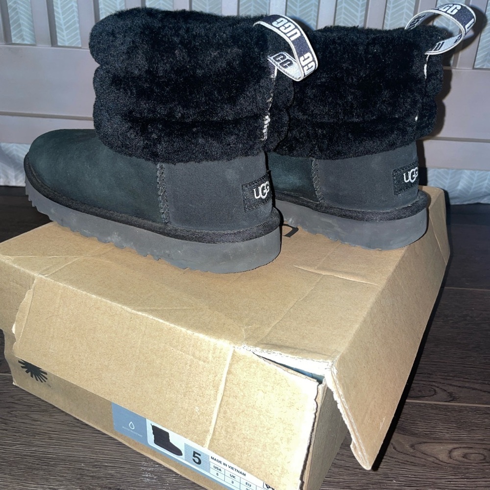 UGG Australia Fluff Mini Suede Boots Black US SIZE 5 - Water resistant treated